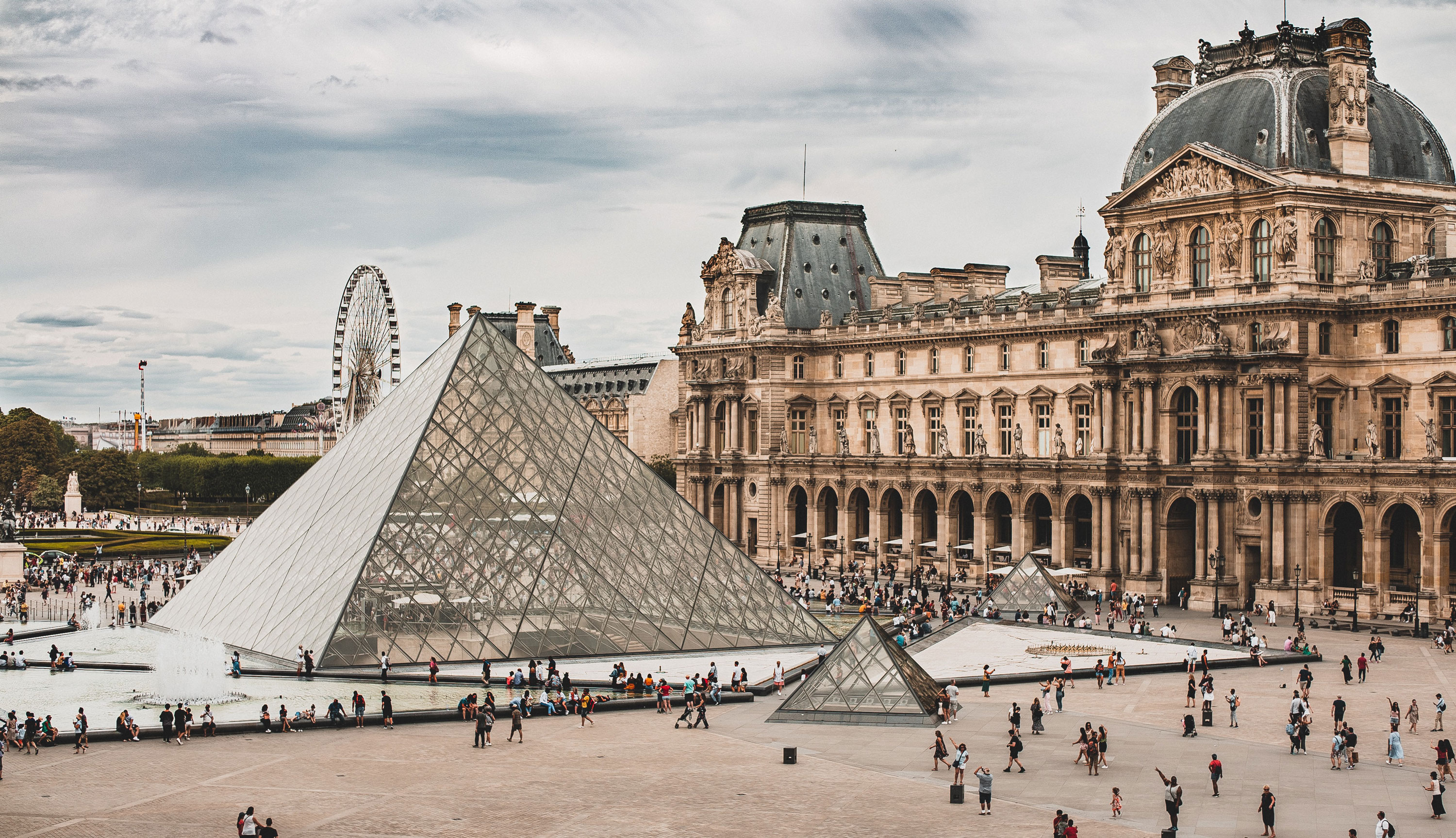 image of Louvre Museum